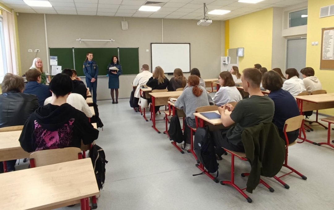 Школьникам Щелково рассказали о высших учебных заведениях МЧС России