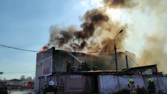 🔥🚒 В минувшую пятницу работники #Мособлпожспас совместно с сотрудниками федеральной противопожарной службы приняли участие в ликвидации пожара в нежилом здании, расположенном в Щелковском городском округе