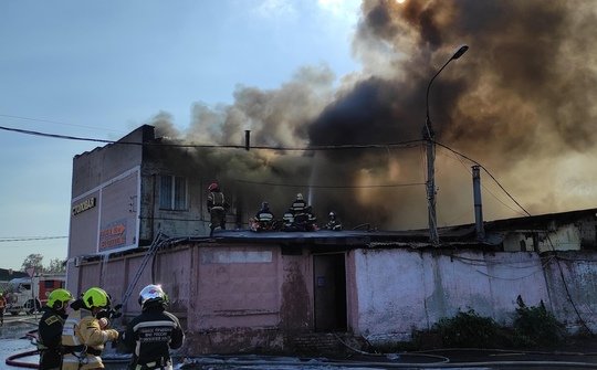 🔥🚒 В минувшую пятницу работники #Мособлпожспас совместно с сотрудниками федеральной противопожарной службы приняли участие в ликвидации пожара в нежилом здании, расположенном в Щелковском городском округе